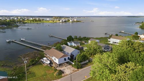 1510 Avery St, Morehead City, NC, 28557-3641 | Card Image
