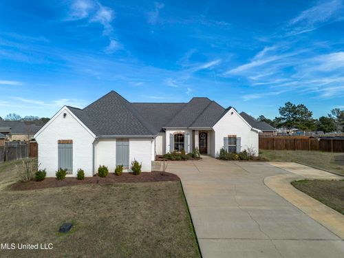 705 Queens Ct, Flowood, MS, 39232-6627 | Card Image