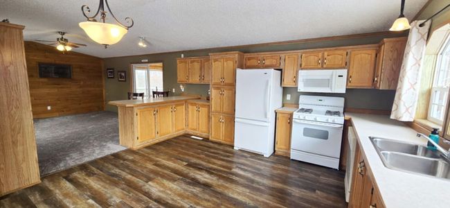 Expansive Kitchen.jpg | Image 10
