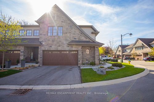 4-107 Main St E, Grimsby, ON, L3M1N6 | Card Image