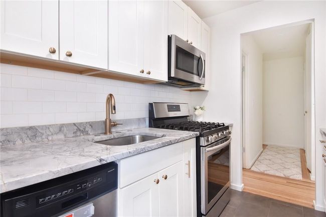 APT-2R - 445 Broadway, Home with 2 bedrooms, 2 bathrooms and null parking in Hastings On Hudson NY | Image 4