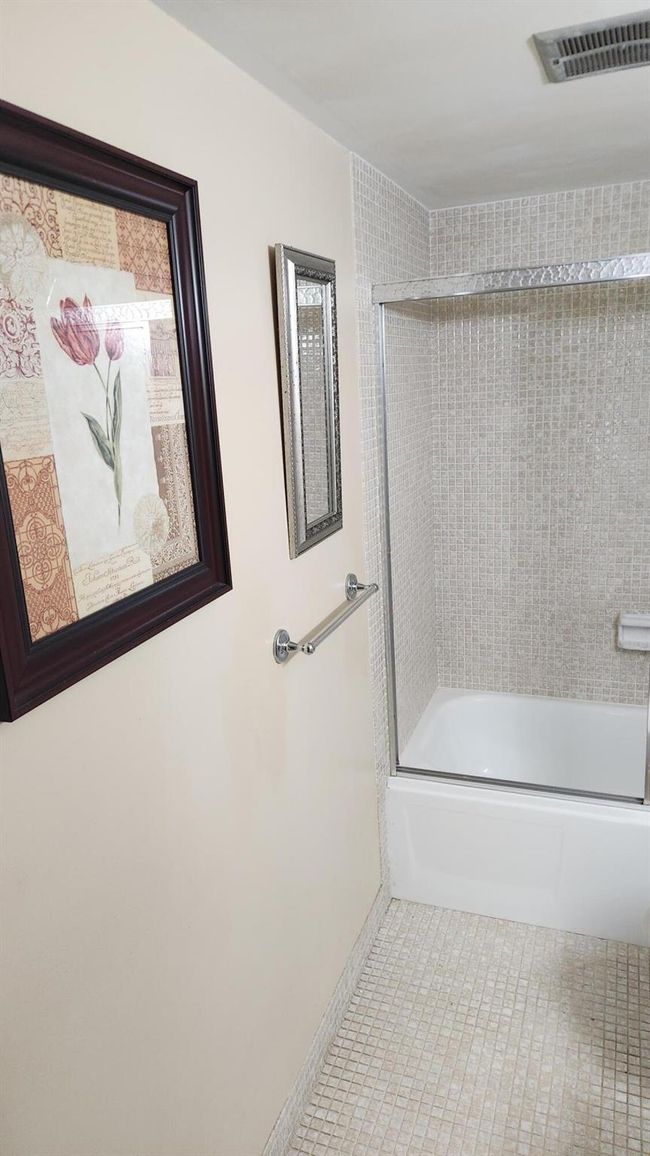 APT-203 - 4156 Inverrary Dr, Condo with 1 bedrooms, 1 bathrooms and null parking in Lauderhill FL | Image 11