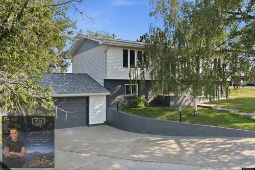 615 W Fir St, Glenrock, WY, 82637-5136 | Card Image