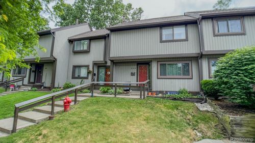 552 Foxboro Square, Brighton, MI, 48116 | Card Image