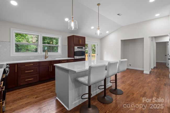 Kitchen island with quartz countertops | Image 9