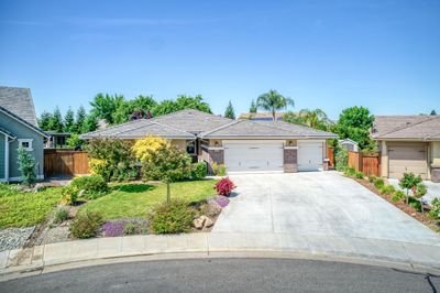 1062 Kaweah Avenue, House other with 4 bedrooms, 2 bathrooms and null parking in Clovis CA | Image 1