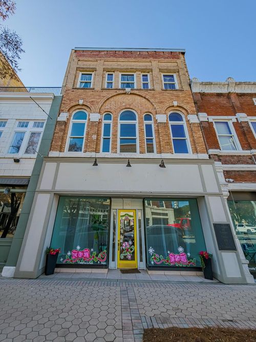 134 N Patterson St, Valdosta, GA, 31601-5516 | Card Image