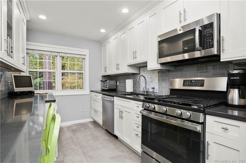 apt-129-245 Unquowa Rd, Fairfield, CT, 06824-5027 | Card Image