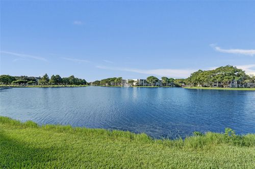 106-1522 Whitehall Dr, Davie, FL, 33324-6643 | Card Image