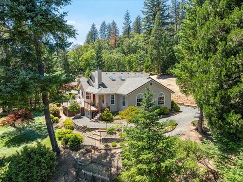 404 Mountain Paradise Dr, Grants Pass, OR, 97526-7724 | Card Image