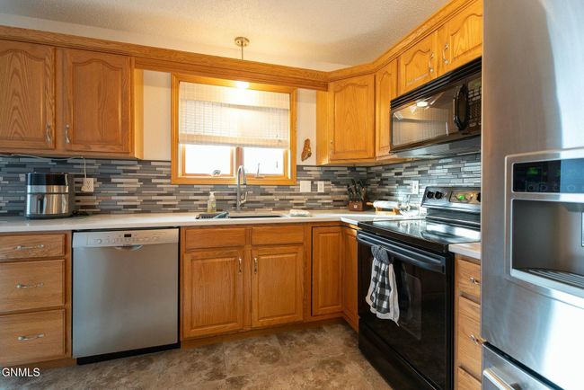 1720 N 26 Th St, Condo with 3 bedrooms, 2 bathrooms and null parking in Bismarck ND | Image 35