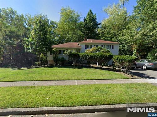 5 Eastbrook Dr, River Edge, NJ, 07661-1003 | Card Image
