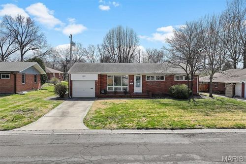 628 Roanoke Dr, Edwardsville, IL, 62025-2612 | Card Image