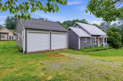 413 Chase Ave, Gambier, OH, 43022-7730 | Card Image