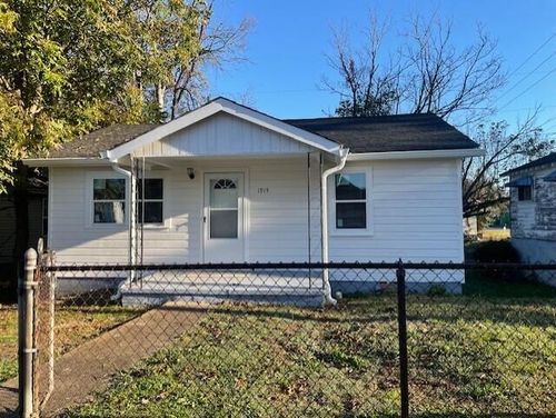 1915 Cleveland Ave, Chattanooga, TN, 37404-2202 | Card Image