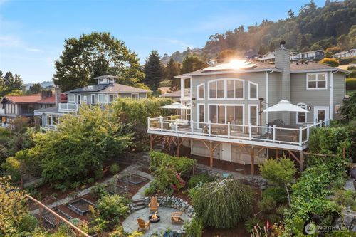 25764 Gold Beach Dr Sw, Vashon, WA, 98070-8530 | Card Image