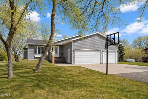 5800 Lariat Loop, Bismarck, ND, 58503-9130 | Card Image