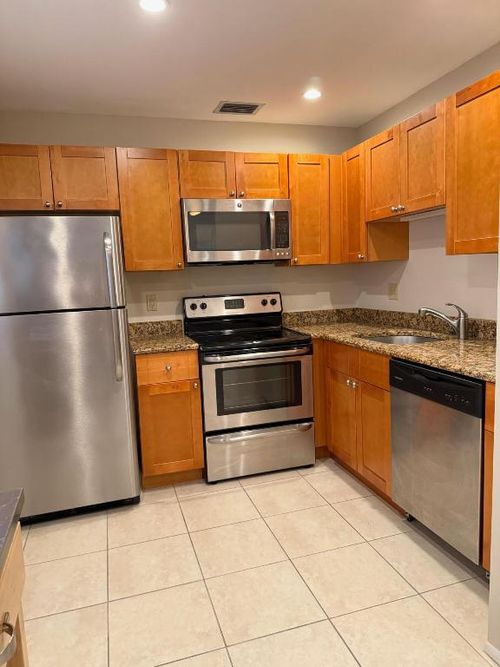 102-41 Woodland Dr, Vero Beach, FL, 32962-3095 | Card Image