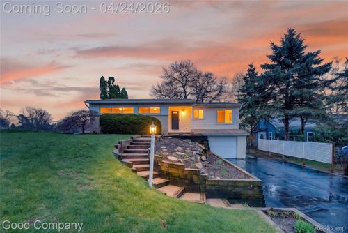 3463 Coseyburn Rd, Waterford, MI, 48329-4303 | Card Image