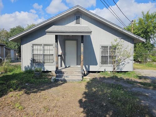 305 Mohawk St, Corpus Christi, TX, 78405-2745 | Card Image