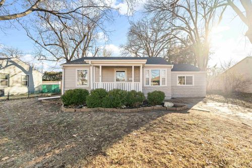 624 Morningside Dr, Salina, KS, 67401-5323 | Card Image