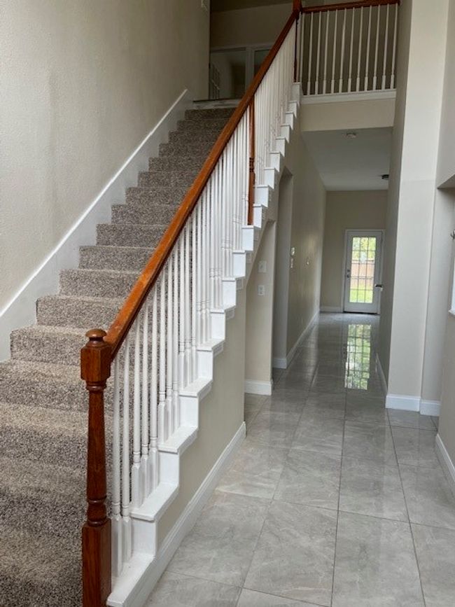 Staircase with baseboards | Image 13