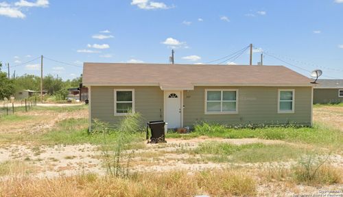 227 E Hutchins St, La Pryor, TX, 78872 | Card Image