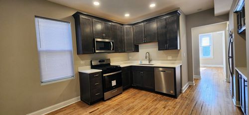 fl-2-3816 W Montrose Ave, Chicago, IL, 60618-1087 | Card Image