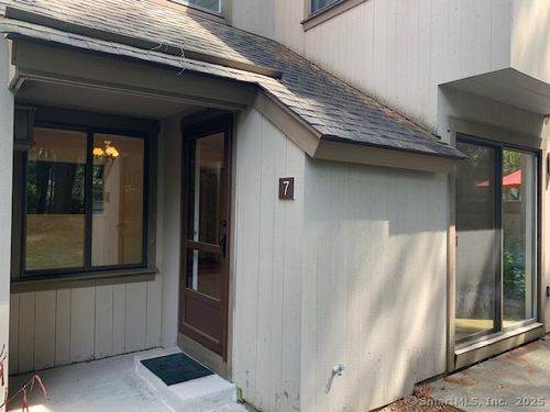 7-7 Chestnut Dr, Avon, CT, 06001-4513 | Card Image