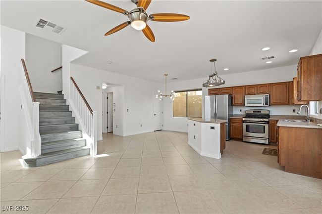 10650 Little Horse Creek Ave, House other with 3 bedrooms, 3 bathrooms and null parking in Las Vegas NV | Image 7