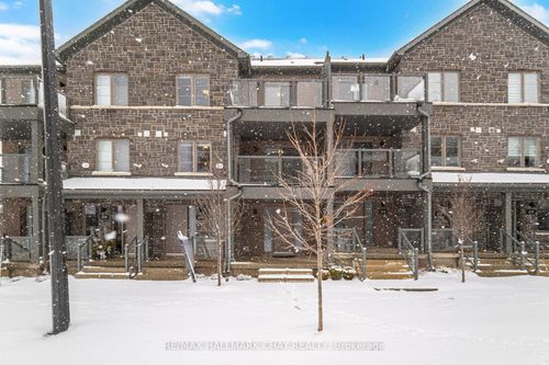 84-213 W Oak Trail, Kitchener, ON, N2R0R9 | Card Image