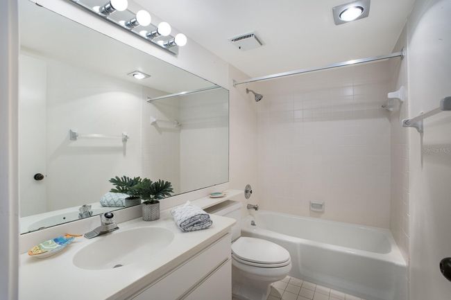 APT-602B - 8735 Midnight Pass Rd, Condo with 2 bedrooms, 2 bathrooms and null parking in SARASOTA FL | Image 32