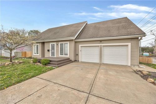 4704 El Monte St, Roeland Park, KS, 66205-1348 | Card Image