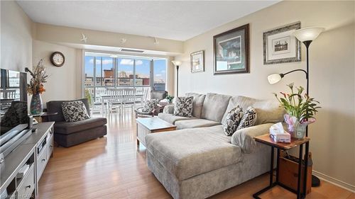 705-265 Westcourt Pl, Waterloo, ON, N2L6E4 | Card Image