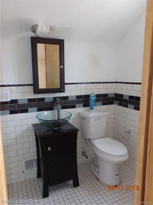 6421 Oakman Blvd, Dearborn, MI, 48126-2313 | Card Image