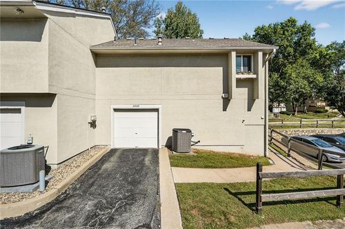 10989 Gillette St, Overland Park, KS, 66210-1160 | Card Image
