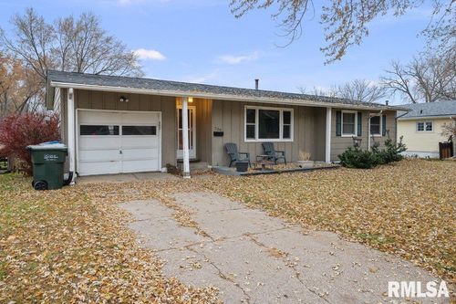 238 Colony Dr, Davenport, IA, 52806-4164 | Card Image