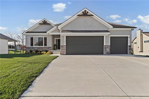 814 Nw Hickory Ridge Dr, Grain Valley, MO, 64029-7255 | Card Image