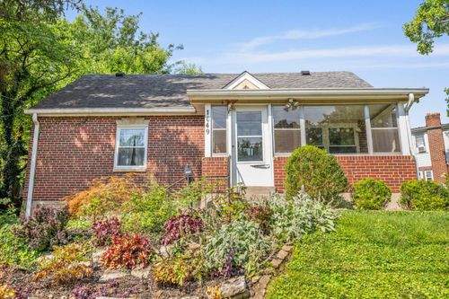 1049 Oak Ave, Wyoming, OH, 45215-2723 | Card Image