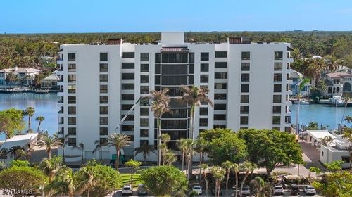 ph4-2400 Gulf Shore Boulevard N, NAPLES, FL, 34103 | Card Image
