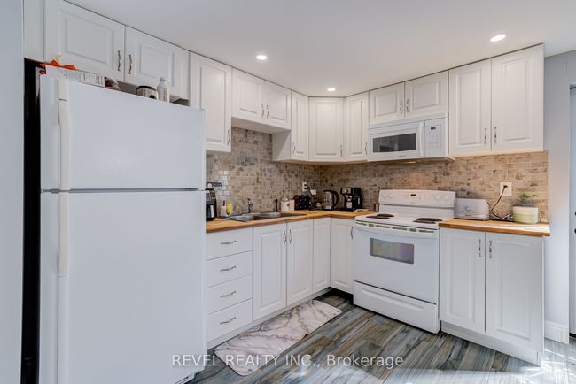 524 Fergo Ave, House attached with 4 bedrooms, 3 bathrooms and 2 parking in Mississauga ON | Image 32