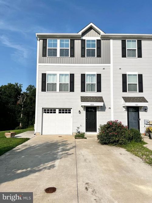 123 Wye Oak Dr, TOWNSEND, DE, 19734-9436 | Card Image