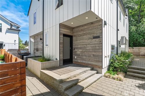 b-10350 Wallingford Ave N, Seattle, WA, 98133-9440 | Card Image