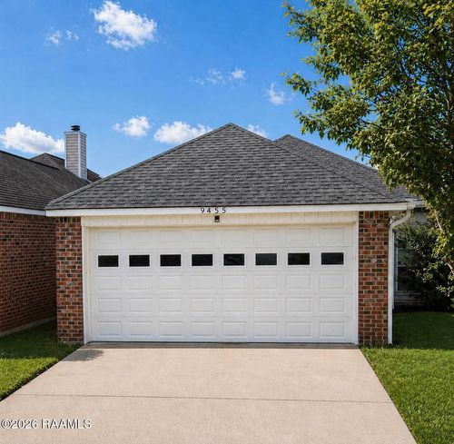 9455 Pecan Tree Dr, Baton Rouge, LA, 70810-7700 | Card Image