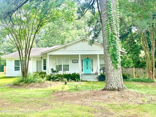 423 Natchez Ave, Brookhaven, MS, 39601-4098 | Card Image
