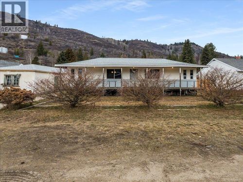 740 10th Avenue, Montrose, BC, V0G1P0 | Card Image