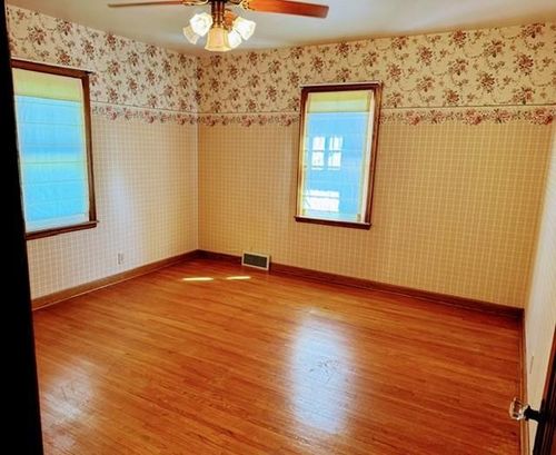 354 1st St, Gaylord, MN, 55334-4429 | Card Image