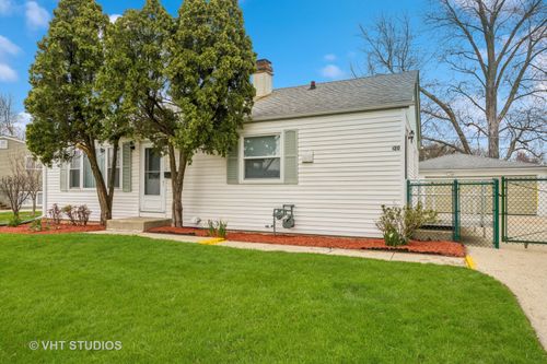 120 Madera Cir, Carpentersville, IL, 60110-1111 | Card Image