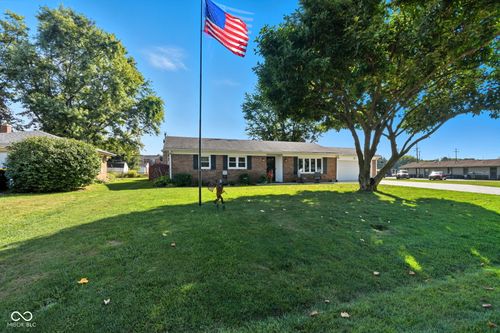905 Country Ln, Anderson, IN, 46013-1533 | Card Image