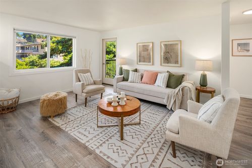 apt-35-9255 Greenwood Ave N, Seattle, WA, 98103-3053 | Card Image